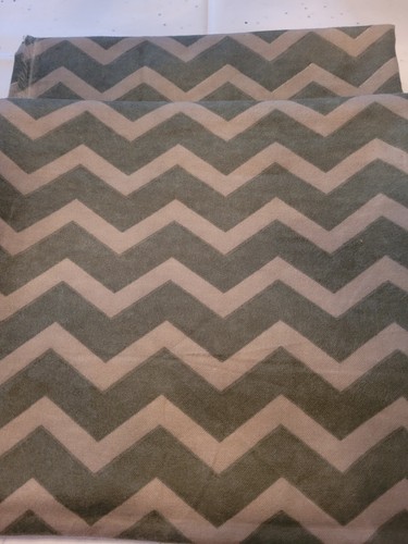 Green zigzag flannelette - 44",